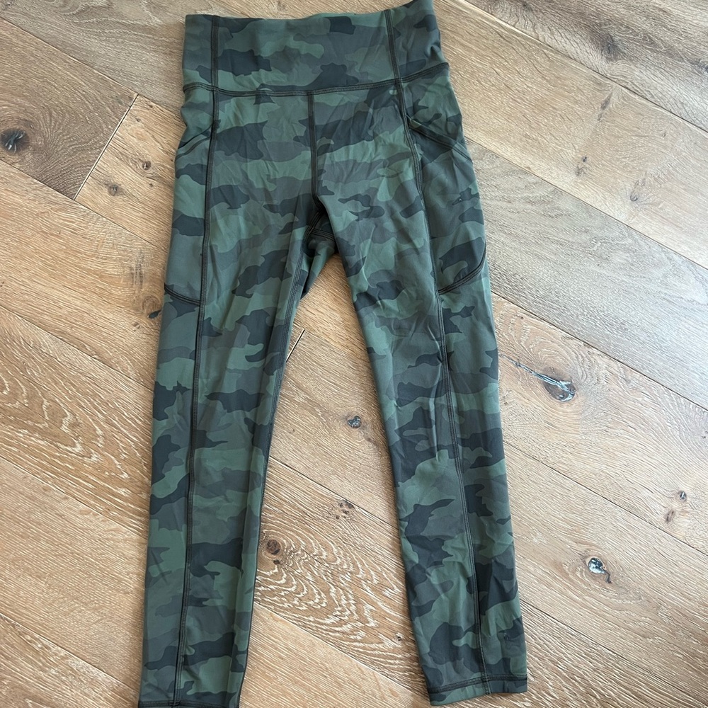 Camo lululemon leggings size 4